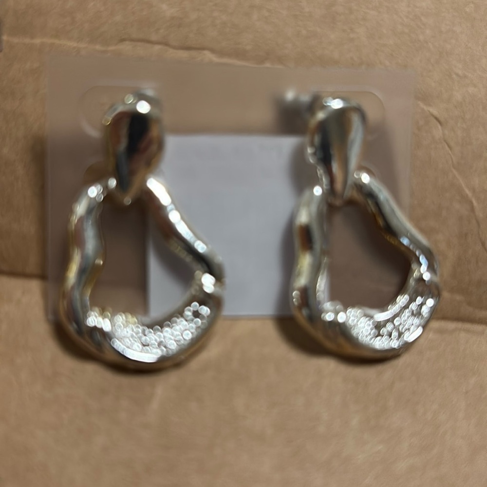 Jordache silver dangling earrings nwt